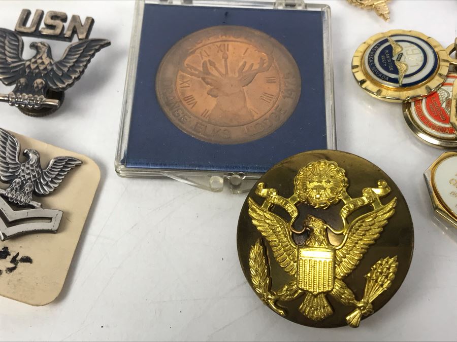 Collectibles Lot With Pins, Patches, Keychains, Bracelet Includes Airline Wings, Marilyn Monroe Brooch, Webelos, Girl Scouts, Trojans Football Brooch, USN, Snow White, Wells Fargo - See Photos [Photo 17]