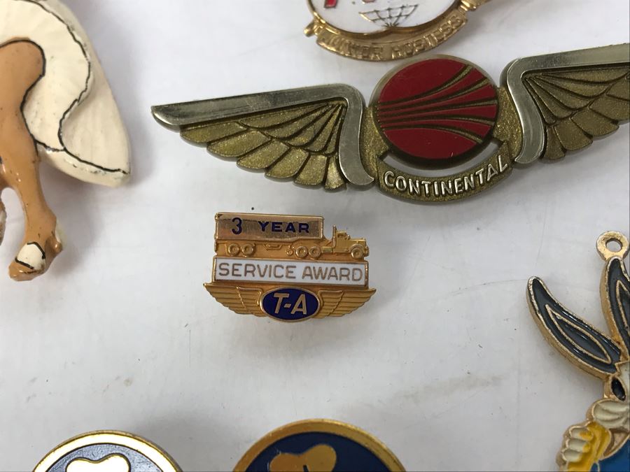 Collectibles Lot With Pins, Patches, Keychains, Bracelet Includes Airline Wings, Marilyn Monroe Brooch, Webelos, Girl Scouts, Trojans Football Brooch, USN, Snow White, Wells Fargo - See Photos [Photo 4]