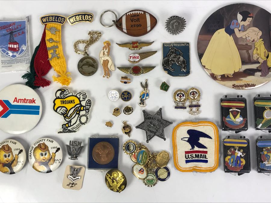 Collectibles Lot With Pins, Patches, Keychains, Bracelet Includes Airline Wings, Marilyn Monroe Brooch, Webelos, Girl Scouts, Trojans Football Brooch, USN, Snow White, Wells Fargo - See Photos [Photo 1]