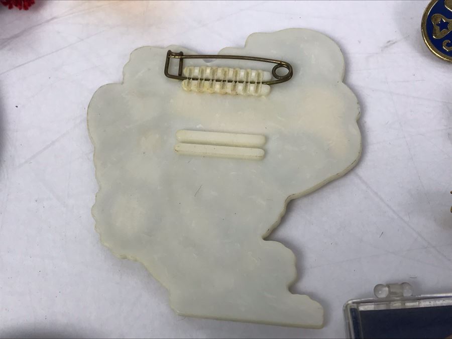 Collectibles Lot With Pins, Patches, Keychains, Bracelet Includes Airline Wings, Marilyn Monroe Brooch, Webelos, Girl Scouts, Trojans Football Brooch, USN, Snow White, Wells Fargo - See Photos [Photo 24]