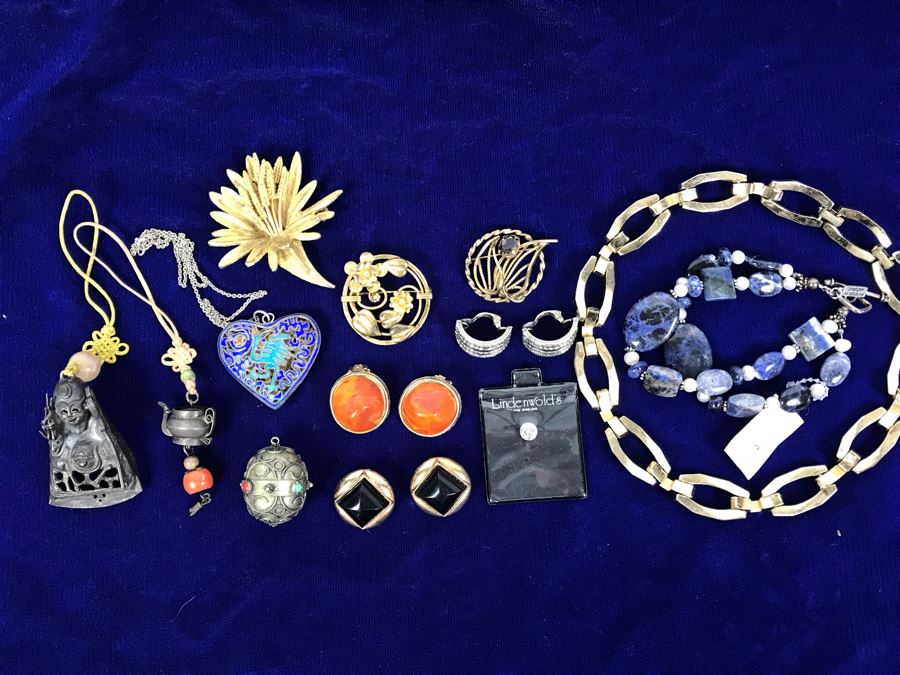 Costume Jewelry Lot With Some Silver: Monet, Trifari, Kramer, Coro - See Photos [Photo 2]