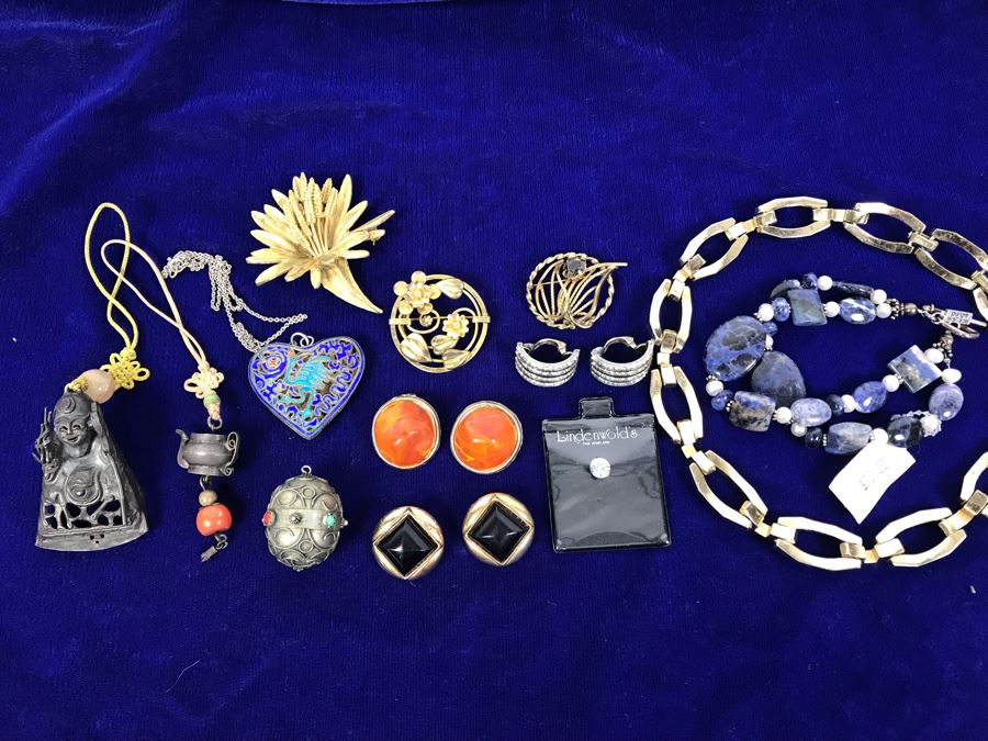 Costume Jewelry Lot With Some Silver: Monet, Trifari, Kramer, Coro - See Photos [Photo 3]