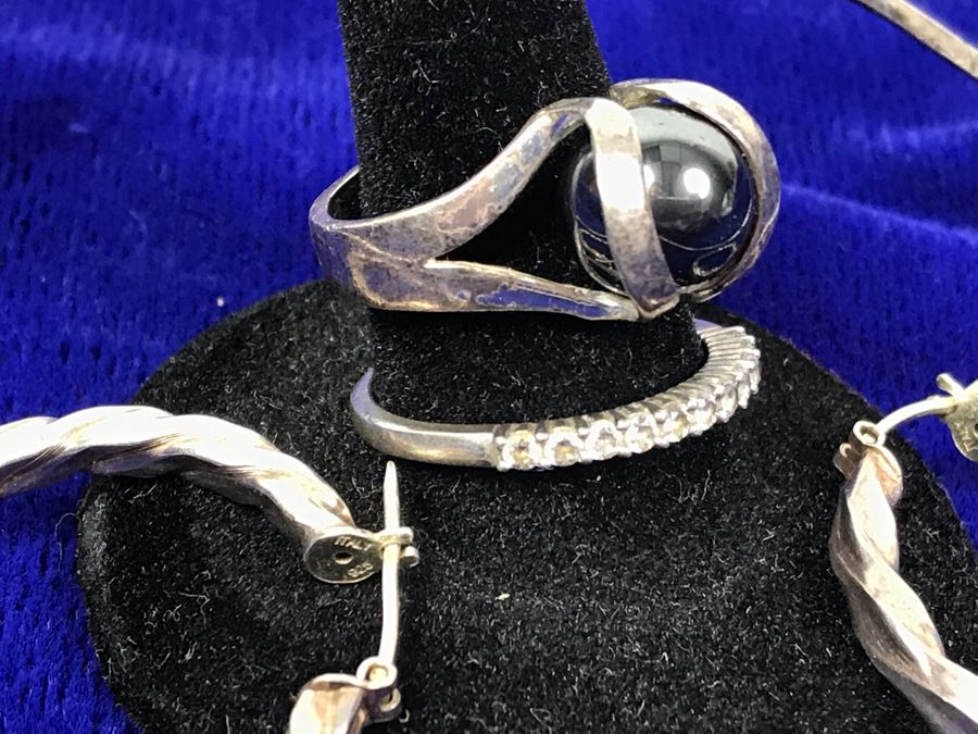 Pair Of Sterling Silver Rings, Sterling Silver Chocker Necklace And Pair Of Sterling Silver Earrings 30.3g [Photo 8]