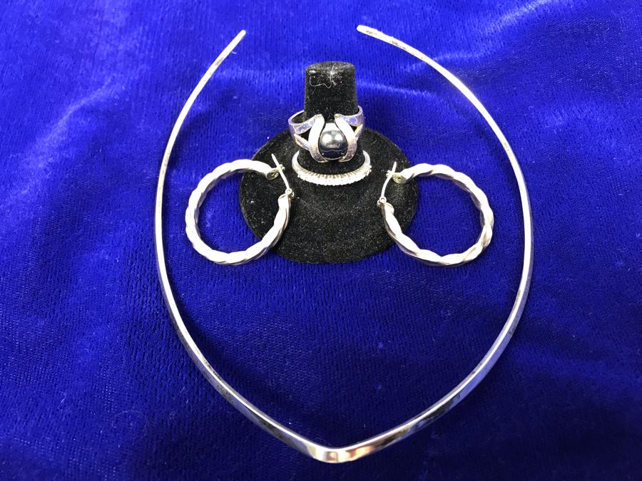 Pair Of Sterling Silver Rings, Sterling Silver Chocker Necklace And Pair Of Sterling Silver Earrings 30.3g [Photo 3]