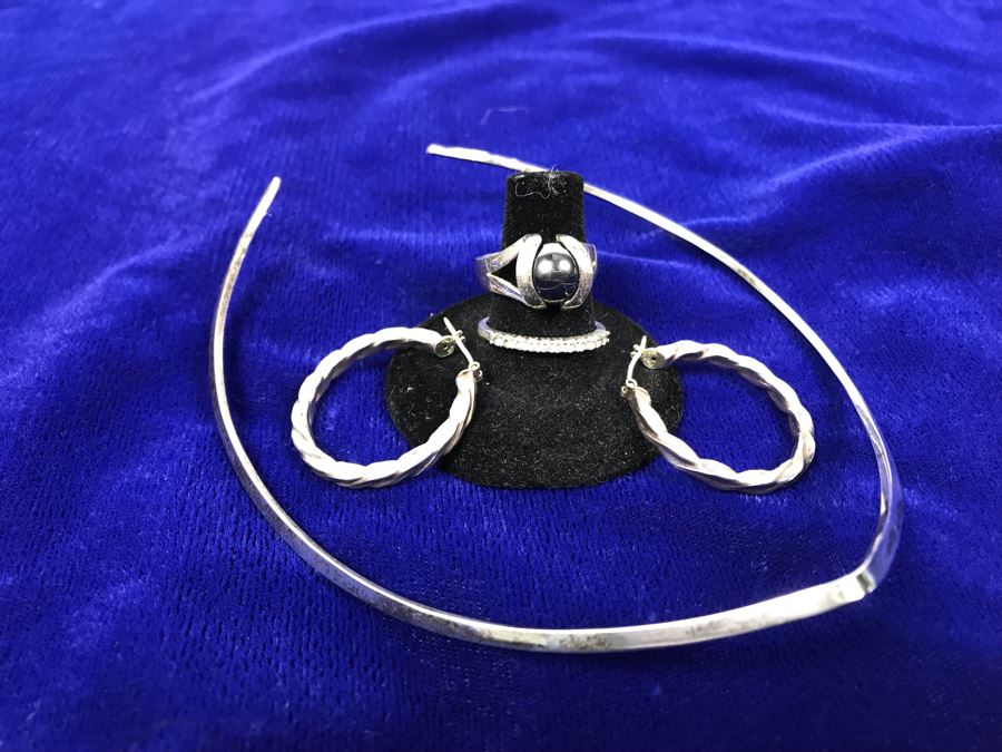 Pair Of Sterling Silver Rings, Sterling Silver Chocker Necklace And Pair Of Sterling Silver Earrings 30.3g [Photo 2]
