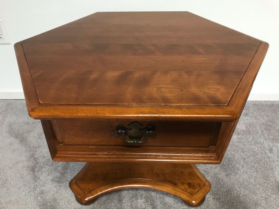 Ethan Allen Wooden Pedestal Table With Drawer 31'W X 21'H
