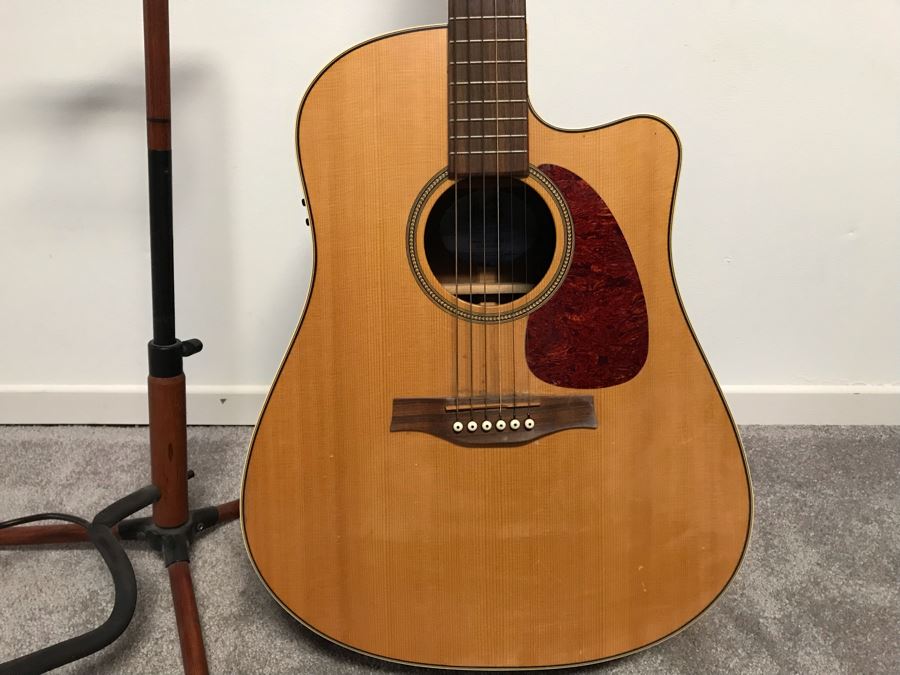 Seagull Acoustic Guitar With Pickup, Stand And Capo Model Maritime SWS CW SG QI [Photo 10]