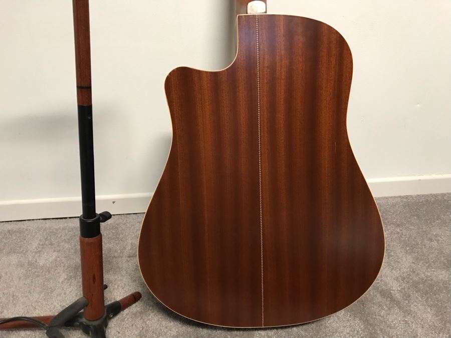 Seagull Acoustic Guitar With Pickup, Stand And Capo Model Maritime SWS CW SG QI [Photo 6]
