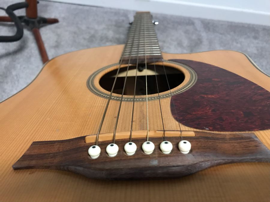 Seagull Acoustic Guitar With Pickup, Stand And Capo Model Maritime SWS CW SG QI [Photo 13]