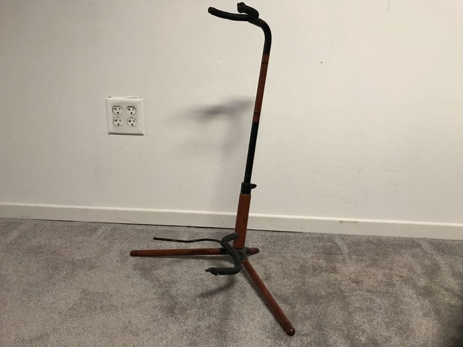 Seagull Acoustic Guitar With Pickup, Stand And Capo Model Maritime SWS CW SG QI [Photo 14]