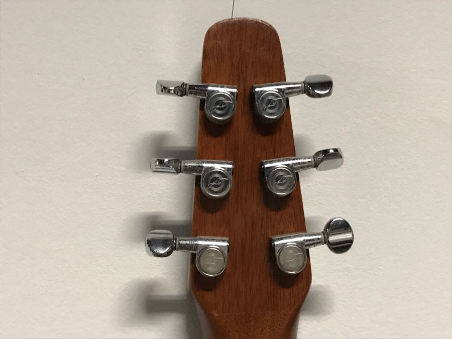 Seagull Acoustic Guitar With Pickup, Stand And Capo Model Maritime SWS CW SG QI [Photo 9]