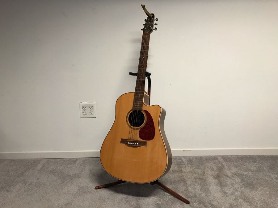 Seagull Acoustic Guitar With Pickup, Stand And Capo Model Maritime SWS CW SG QI [Photo 1]