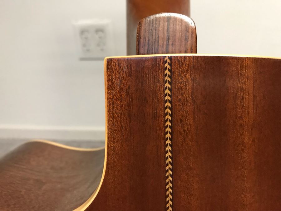 Seagull Acoustic Guitar With Pickup, Stand And Capo Model Maritime SWS CW SG QI [Photo 5]