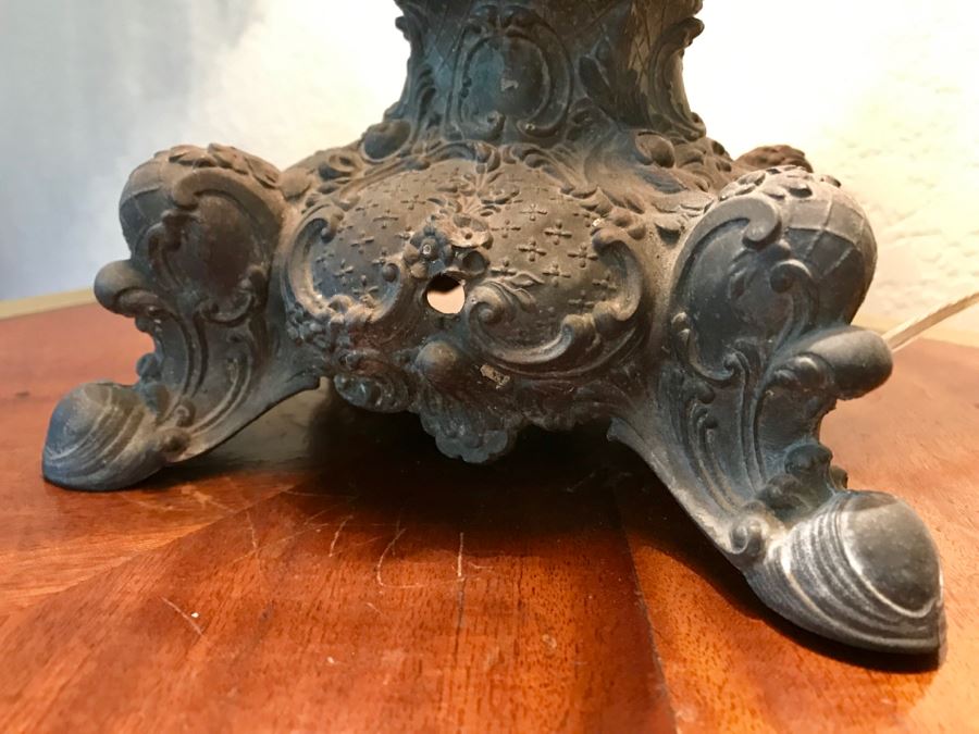 Vintage Metal Cherub Table Lamp With Stunning Crochet Shade [Photo 9]