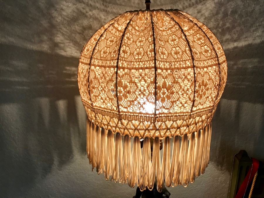 Vintage Metal Cherub Table Lamp With Stunning Crochet Shade [Photo 3]