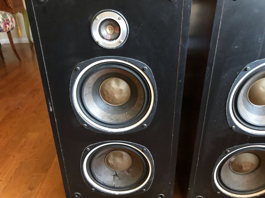 MGA Mitsubishi Electric Integrated Amplifier DA-U300, AM FM Stereo Tuner DA-F200 And Pair Of Speakers SS-300 (Note One Speaker Sounds Good But Has Cosmetic Damage To Foam) [Photo 9]