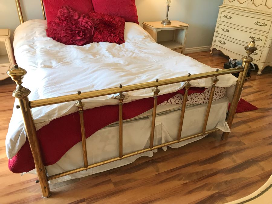 Vintage Queen Size Brass Bed Frame - Does Not Include Mattress, Box Spring Or Bedding [Photo 3]