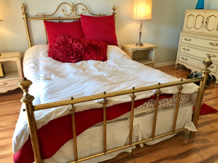 Vintage Queen Size Brass Bed Frame - Does Not Include Mattress, Box Spring Or Bedding [Photo 4]