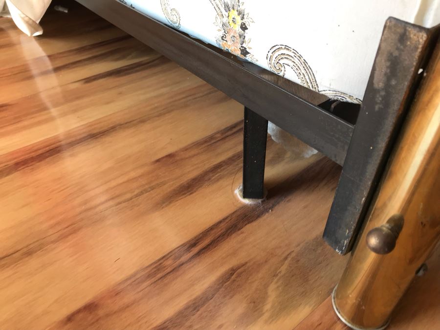 Vintage Queen Size Brass Bed Frame - Does Not Include Mattress, Box Spring Or Bedding [Photo 9]