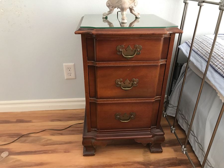 3 Drawer 'Homemakers' Nightstand With Glass Top - Made By John M. Smyth Of Chicago [Photo 3]
