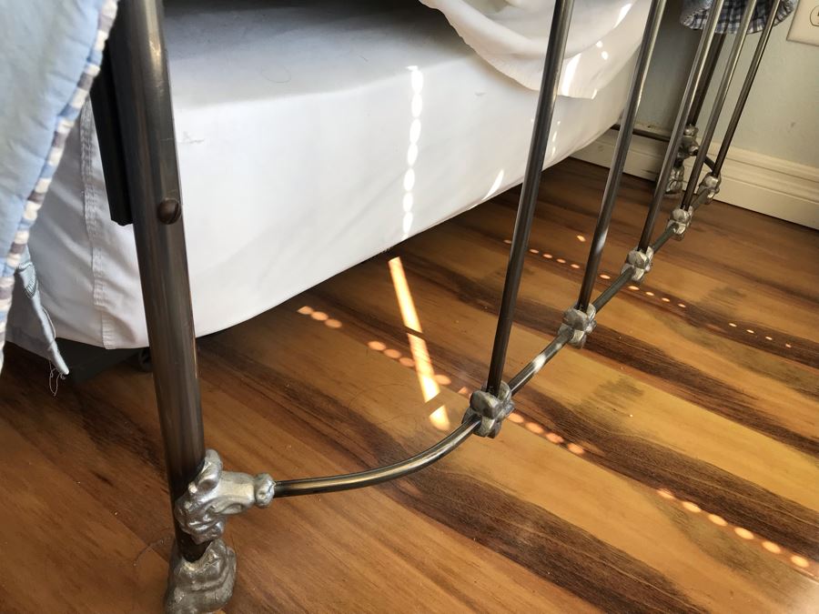 Vintage Brass Daybed With Floral Accents & Pop Up Trundle - Does Not Include Mattress, Box Spring Or Bedding [Photo 9]