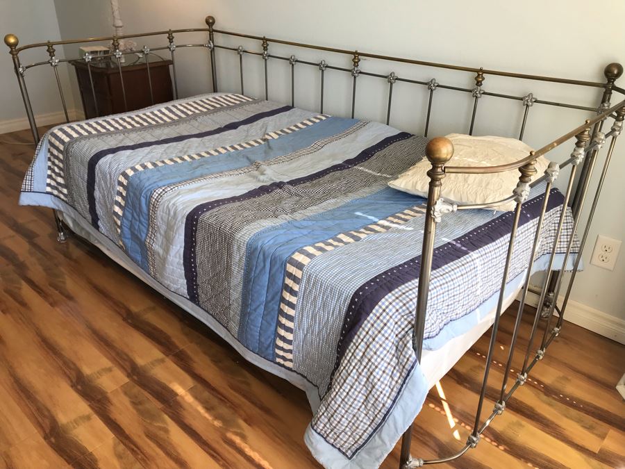 Vintage Brass Daybed With Floral Accents & Pop Up Trundle - Does Not Include Mattress, Box Spring Or Bedding [Photo 6]