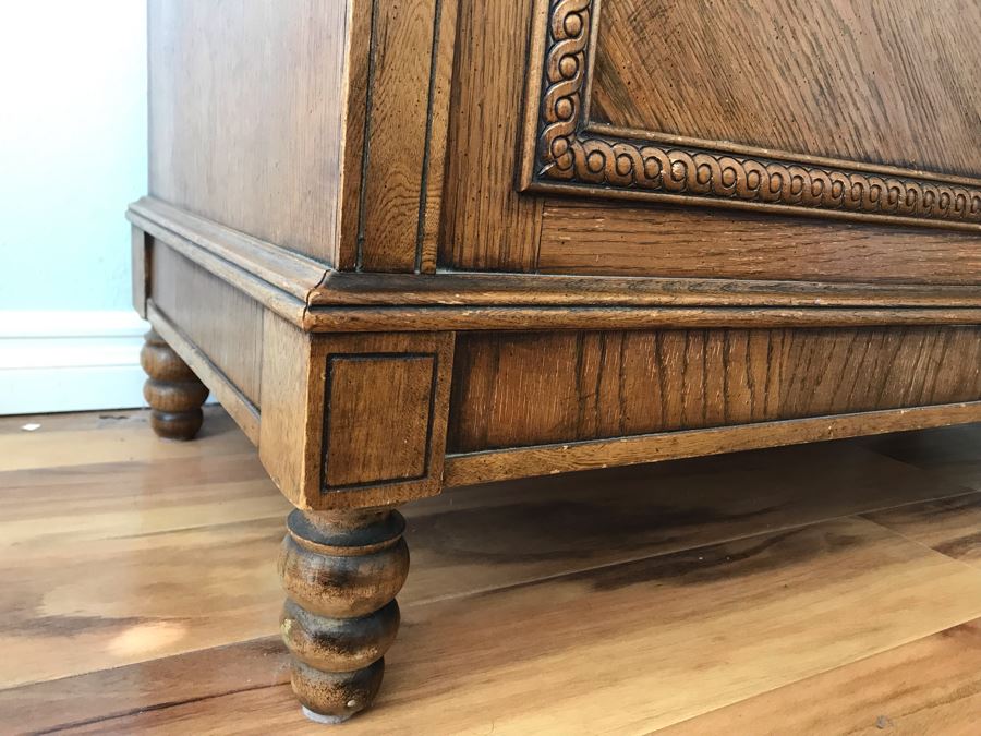 LANE Cedar Hope Chest With Carved Wood Accents Sold Empty [Photo 7]