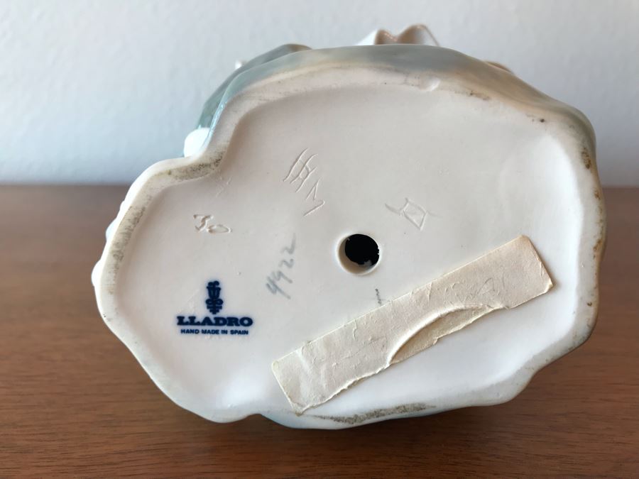 Lladro Figurine Sea Breeze Wind Blown Girl No. 4922 Great Condition 14.5'H [Photo 11]