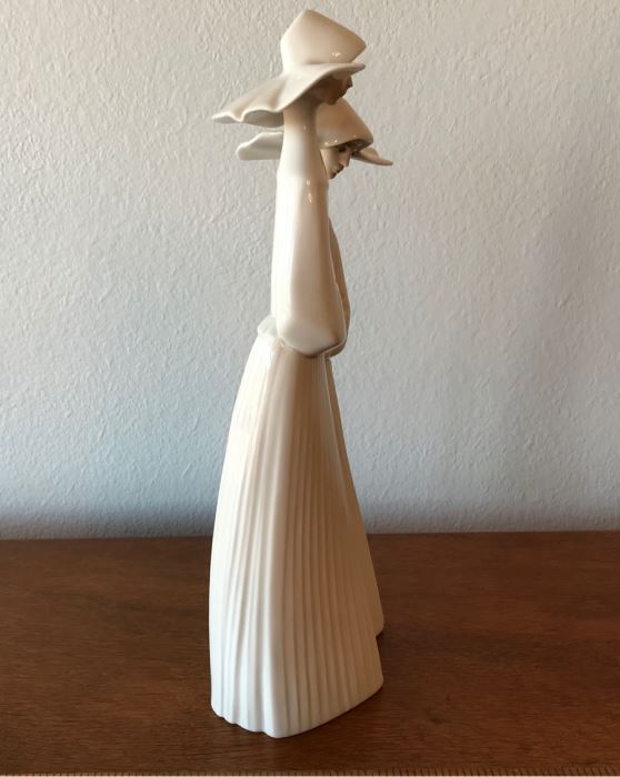 Lladro Porcelain Figurine Double NUNS Pleated Dress 13'H [Photo 9]