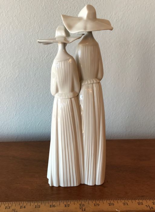 Lladro Porcelain Figurine Double NUNS Pleated Dress 13'H [Photo 8]