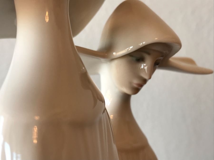 Lladro Porcelain Figurine Double NUNS Pleated Dress 13'H [Photo 11]