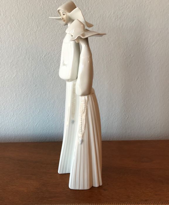 Lladro Porcelain Figurine Double NUNS Pleated Dress 13'H [Photo 7]