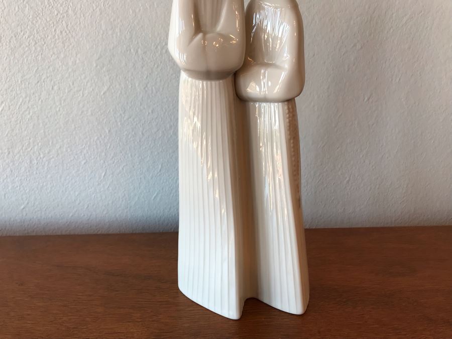 Lladro Porcelain Figurine Double NUNS Pleated Dress 13'H [Photo 6]