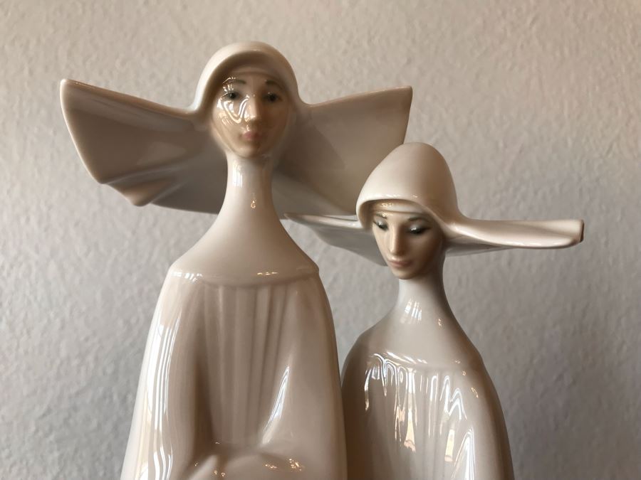 Lladro Porcelain Figurine Double NUNS Pleated Dress 13'H [Photo 4]