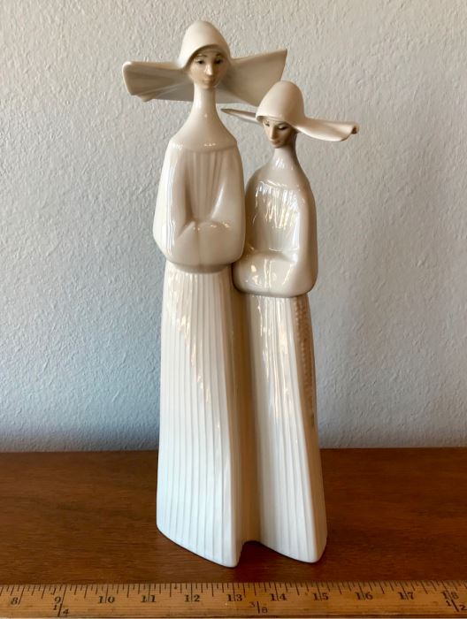 Lladro Porcelain Figurine Double NUNS Pleated Dress 13'H [Photo 2]