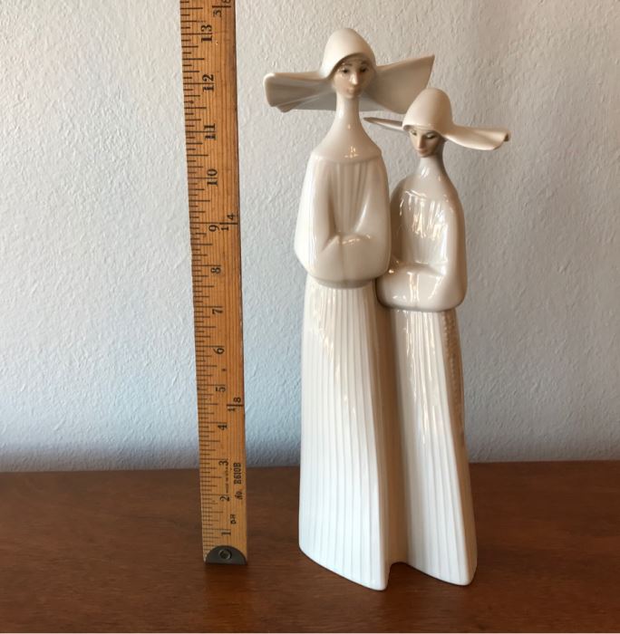 Lladro Porcelain Figurine Double NUNS Pleated Dress 13'H [Photo 3]