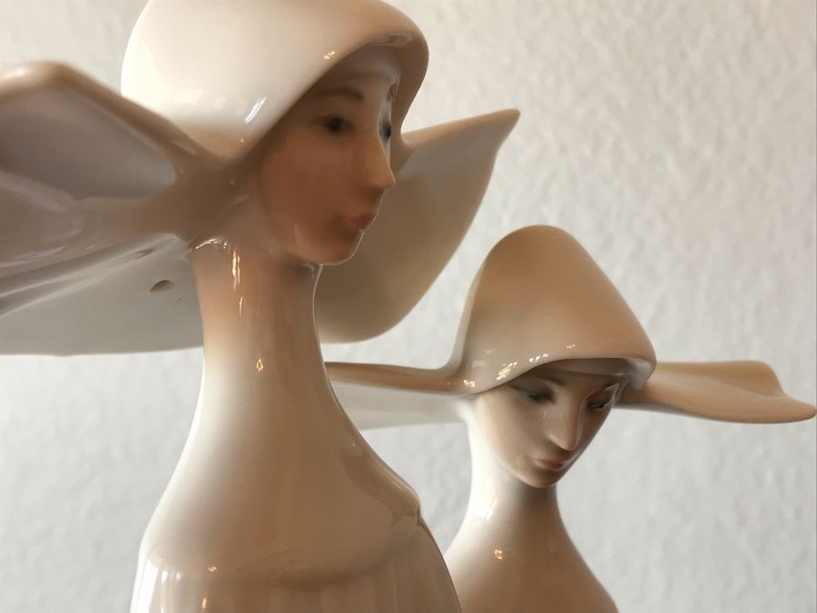 Lladro Porcelain Figurine Double NUNS Pleated Dress 13'H [Photo 10]