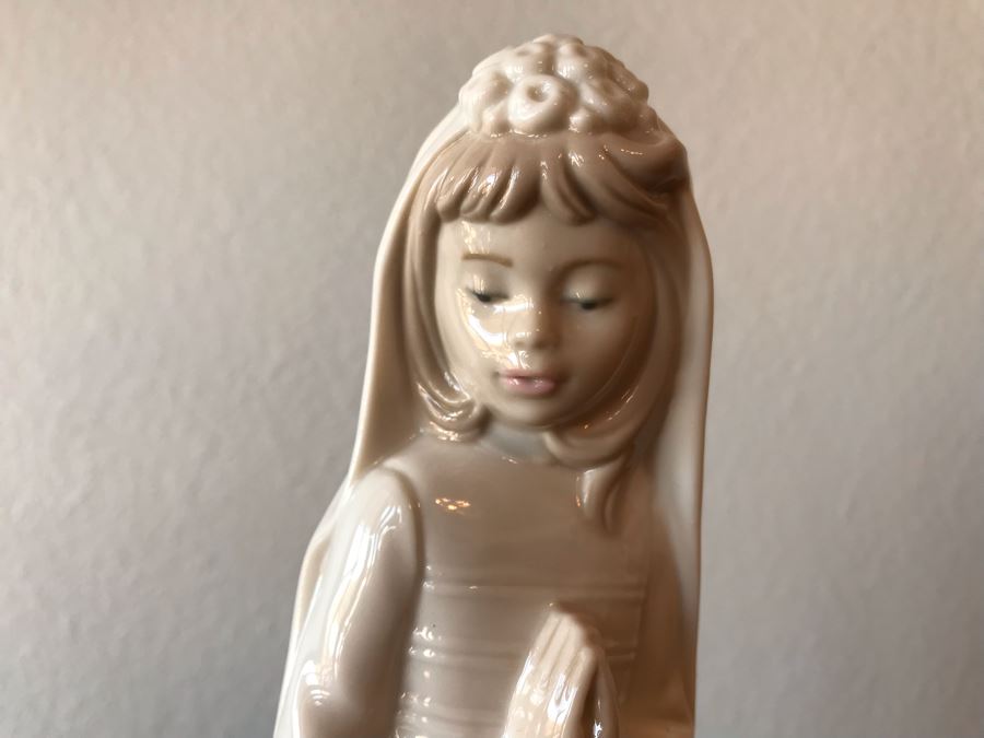 NAO By Lladro 236 Confirmation Girl with Rosary First Communion 9' Handmade In Spain [Photo 4]