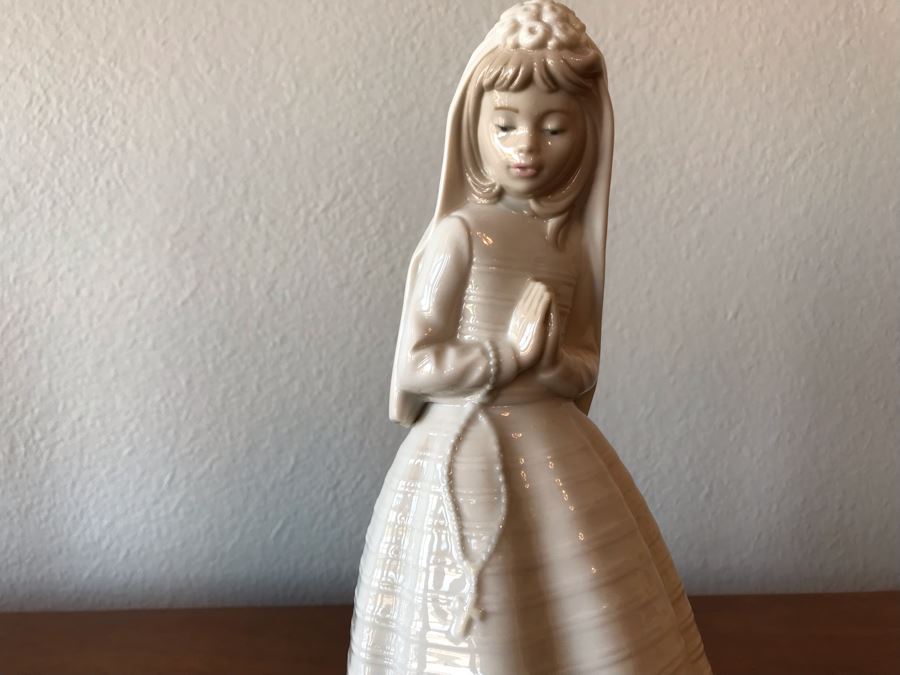 NAO By Lladro 236 Confirmation Girl with Rosary First Communion 9' Handmade In Spain [Photo 3]