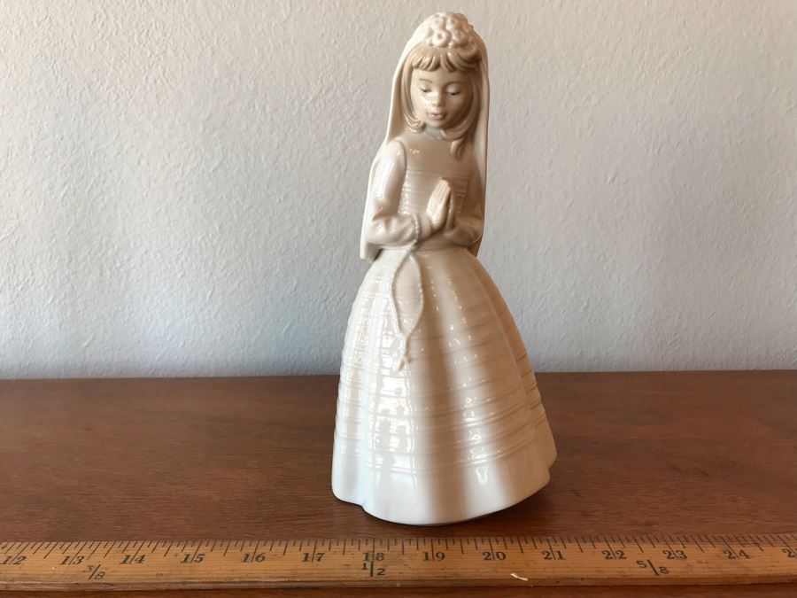NAO By Lladro 236 Confirmation Girl with Rosary First Communion 9' Handmade In Spain [Photo 2]