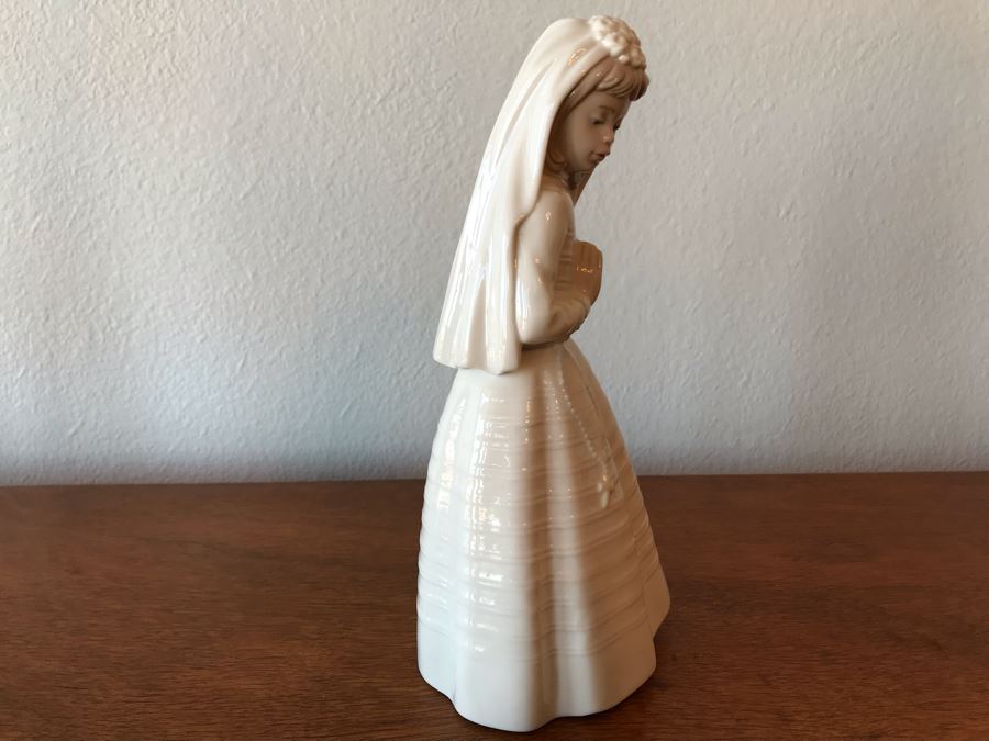 NAO By Lladro 236 Confirmation Girl with Rosary First Communion 9' Handmade In Spain [Photo 5]
