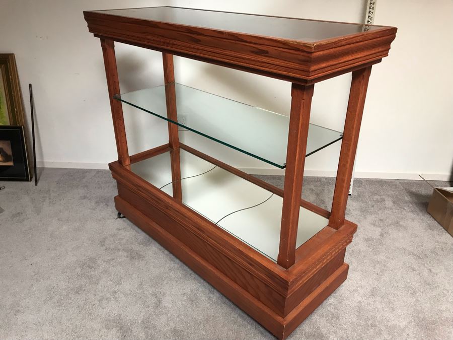 Oak Rolling Display With Casters 3Shelves With Mirrored Bottom