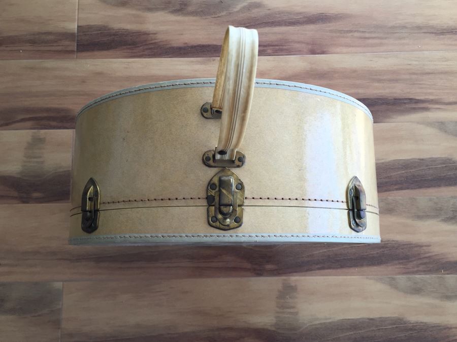 Vintage Hat Box With Black Marshall Field & Family Hat, White Noreen Fashion Hat, Beaded Black Gloves And 20's Flapper Style Black Hair Comb [Photo 8]