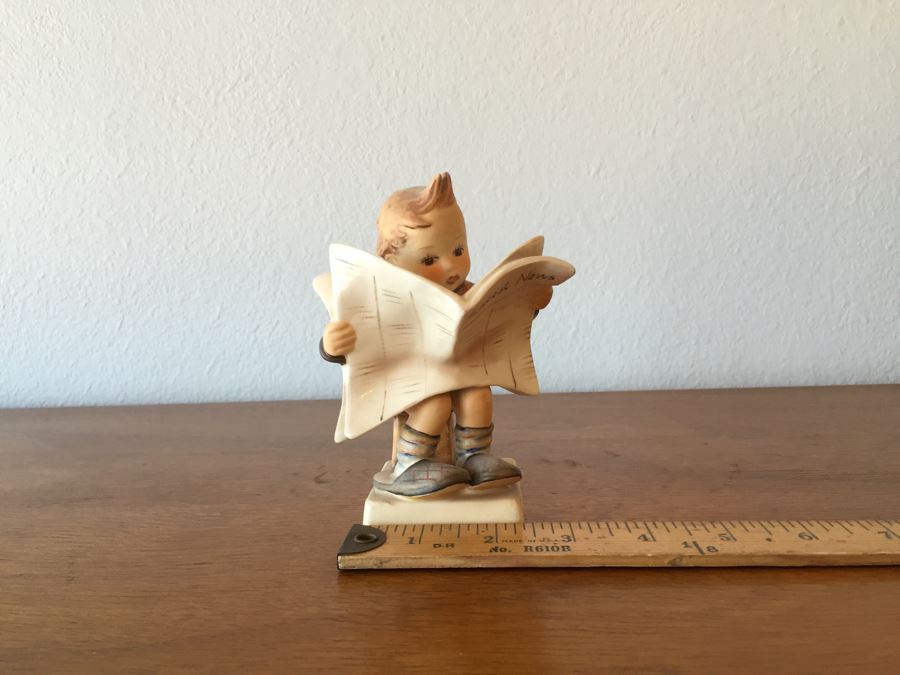 Vintage Goebel Hummel 184 'Latest News' Figurine Germany 5'H [Photo 3]
