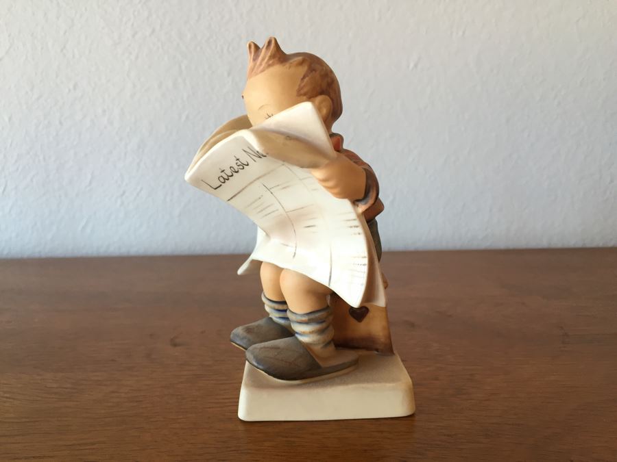 Vintage Goebel Hummel 184 'Latest News' Figurine Germany 5'H [Photo 8]