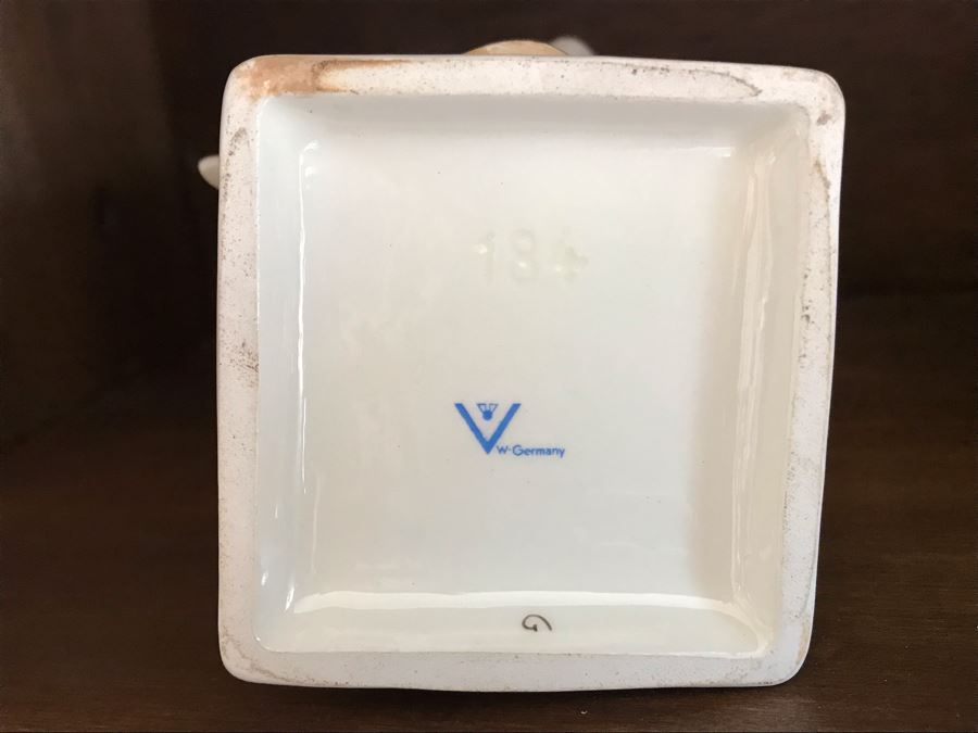 Vintage Goebel Hummel 184 'Latest News' Figurine Germany 5'H [Photo 10]