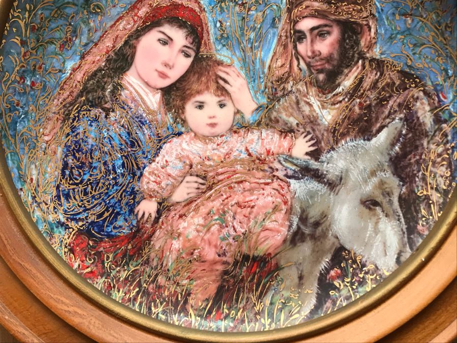 Set Of (4) Edna Hibel Limited Edition Christmas Plates 9': 1985, 1986 And (2) 1987 [Photo 4]