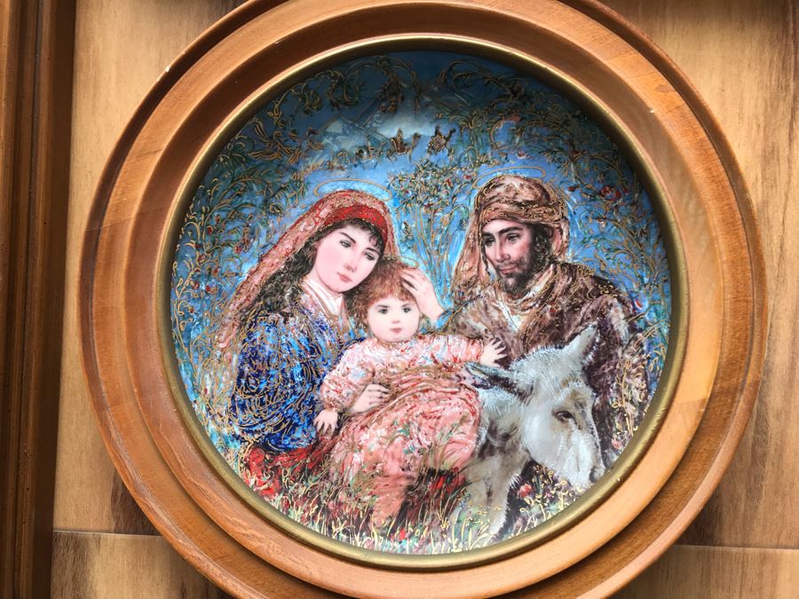 Set Of (4) Edna Hibel Limited Edition Christmas Plates 9': 1985, 1986 And (2) 1987 [Photo 3]