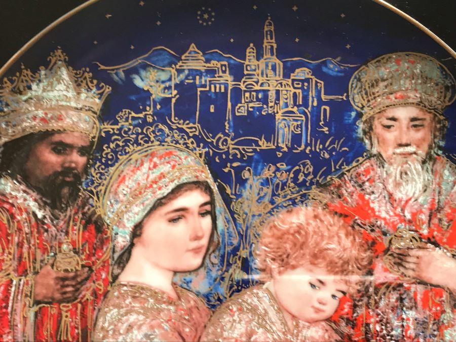 Set Of (4) Edna Hibel Limited Edition Christmas Plates 9': 1985, 1986 And (2) 1987 [Photo 8]