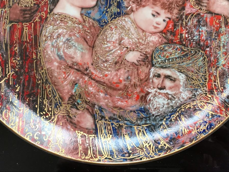 Set Of (4) Edna Hibel Limited Edition Christmas Plates 9': 1985, 1986 And (2) 1987 [Photo 9]